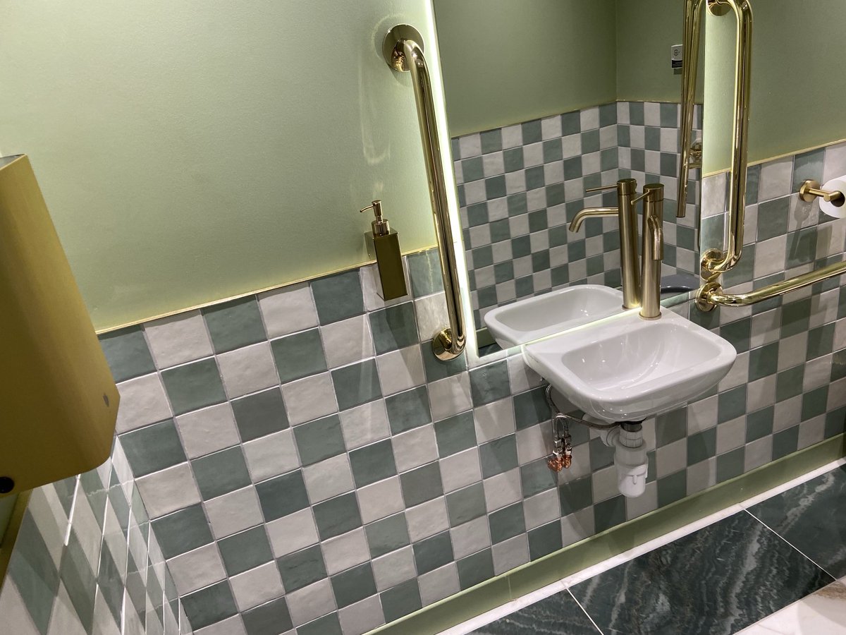 Oriel Hutchinson tweet media