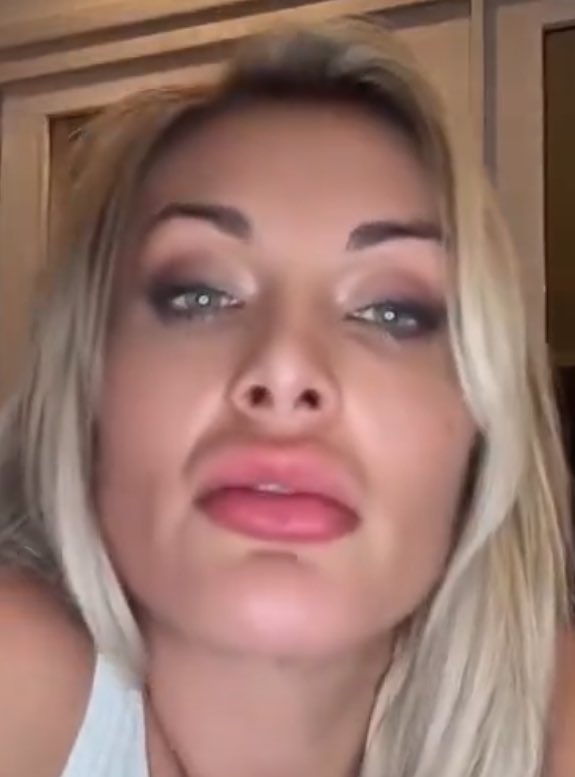 I_rooficial tweet media