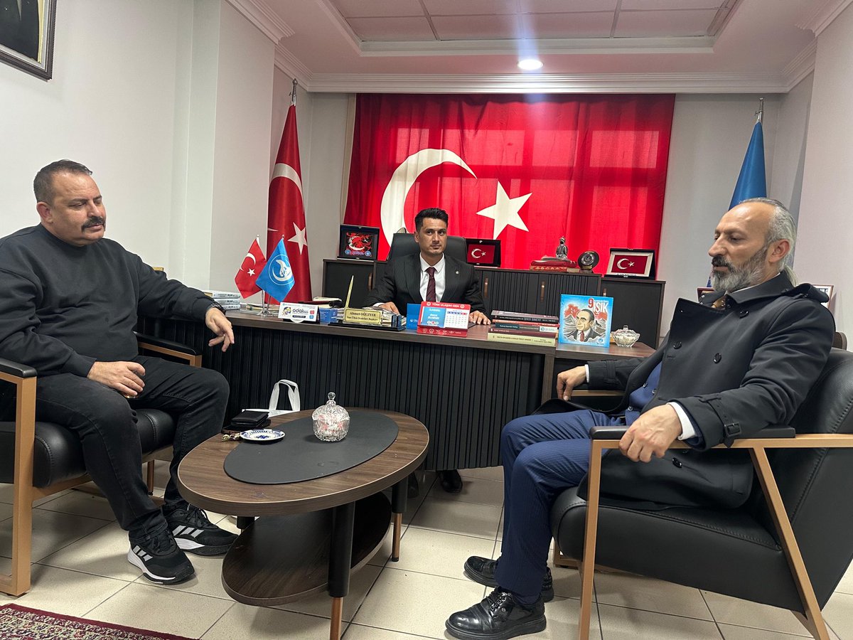 vankuresunniler's tweet photo. Dernek başkanımız Sn.Bilal YÜCEBAŞ beraberindeki kalabalık bir heyetle Van Ülkü Ocaklarını ziyaret ederek Ocak başkanı Sn.Ahmet OĞUZYER ve  yönetiminin bayramını kutladı. https://t.co/HIoKzBIvKt