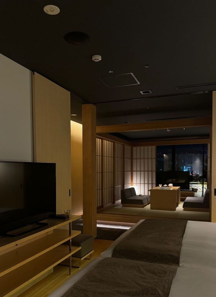 王, ISVARA. tweet media