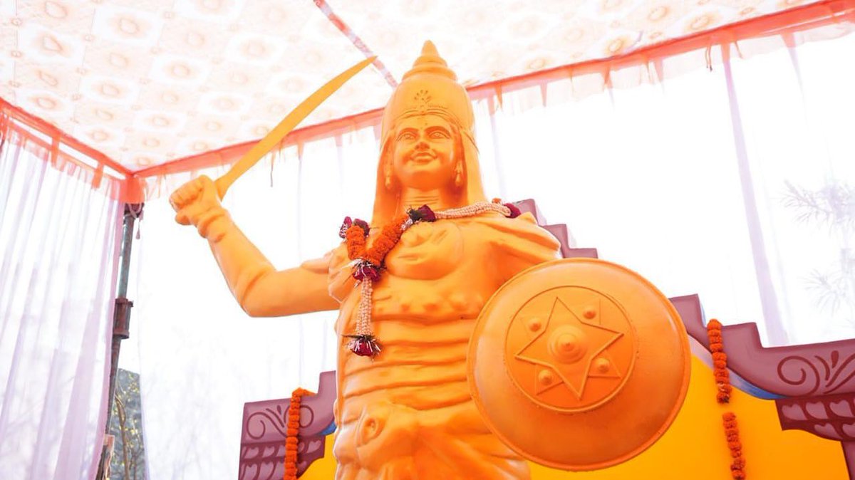 आज बलौदाबाजार जिले के ग्राम ओड़ान में मुख्यमंत्री श्री विष्णु देव साय ने  छत्तीसगढ़ के प्रथम स्वतंत्रता संग्राम सेनानी 'शहीद वीर नारायण ...