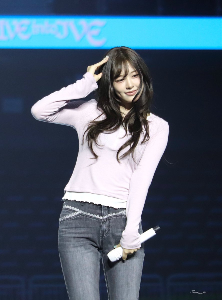 Fleur__10's tweet photo. 260321

soundcheck🎤

#장원영 #원영 #WONYOUNG #ウォニョン #안유진 #유진 #YUJIN #ANYUJIN #ユジン #가을 #GAEUL #안유진 #YUJIN #REI #레이 #LIZ #리즈 #LEESEO #이서
#IVE #아이브 #DIVE_into_IVE https://t.co/S71dsoqqjd