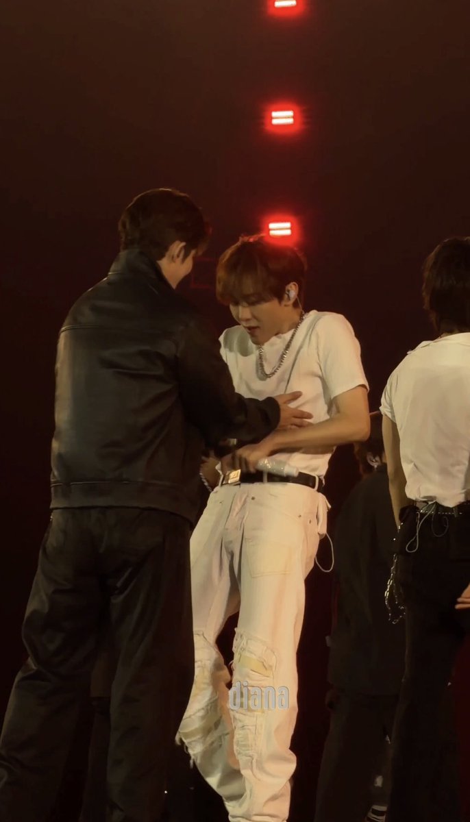 원데이 tweet media