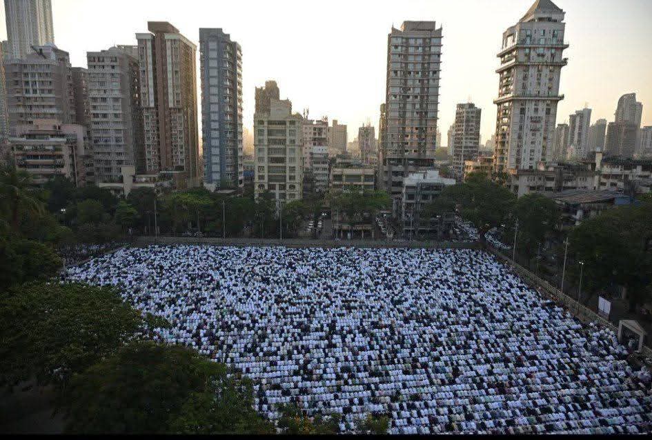 saquib695's tweet photo. सुबह 10 बजे के पहले पहले हिंदुस्तान का 25 करोड़ मुसलमान एक साथ नमाज अदा करता है।
- किसी को भी परेशान नहीं किया गया
- किसी महिला के साथ छेड़छाड़ नहीं की गई
- किसी भी धार्मिक स्थल को कवर नहीं किया गया
- नारे लगाते हुए किसी को नहीं पीटा गया
-पूजा स्थल के सामने किसी ने नृत्य https://t.co/FamIUPAnF7