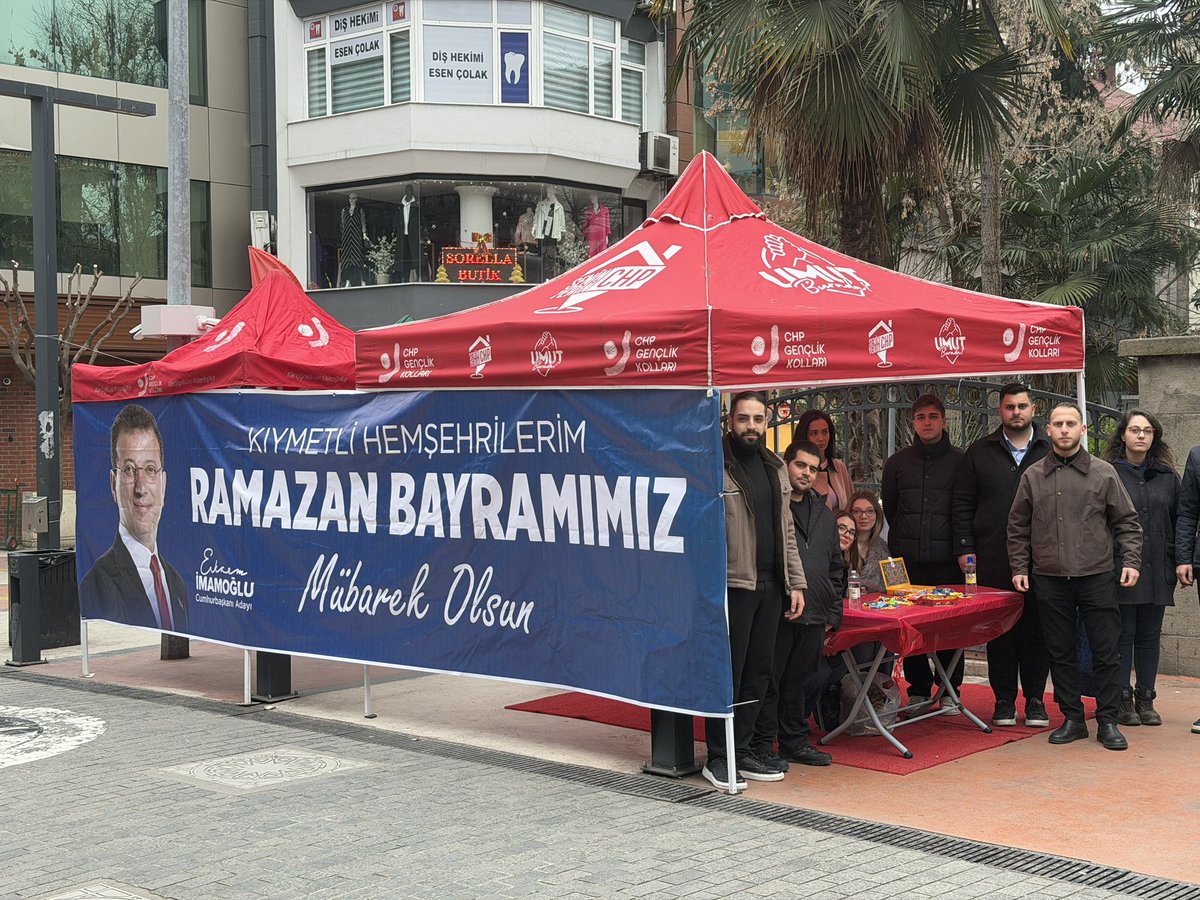 cavusogluolcn's tweet photo. Cumhurbaşkanı adayımız Ekrem İmamoğlu’nun Ramazan Bayramı kutlama mesajı içeren, Karayolları tarafından toplatılan pankartını Trabzon Meydanı’nda Kahramanmaraş Caddesi’ne yeniden astık.

Bizi engelleyemezsiniz! 
O sandık gelecek, siz gideceksiniz!

@CAOIletisim1
#İmamoğluHerYerde https://t.co/2b9wsBax3K