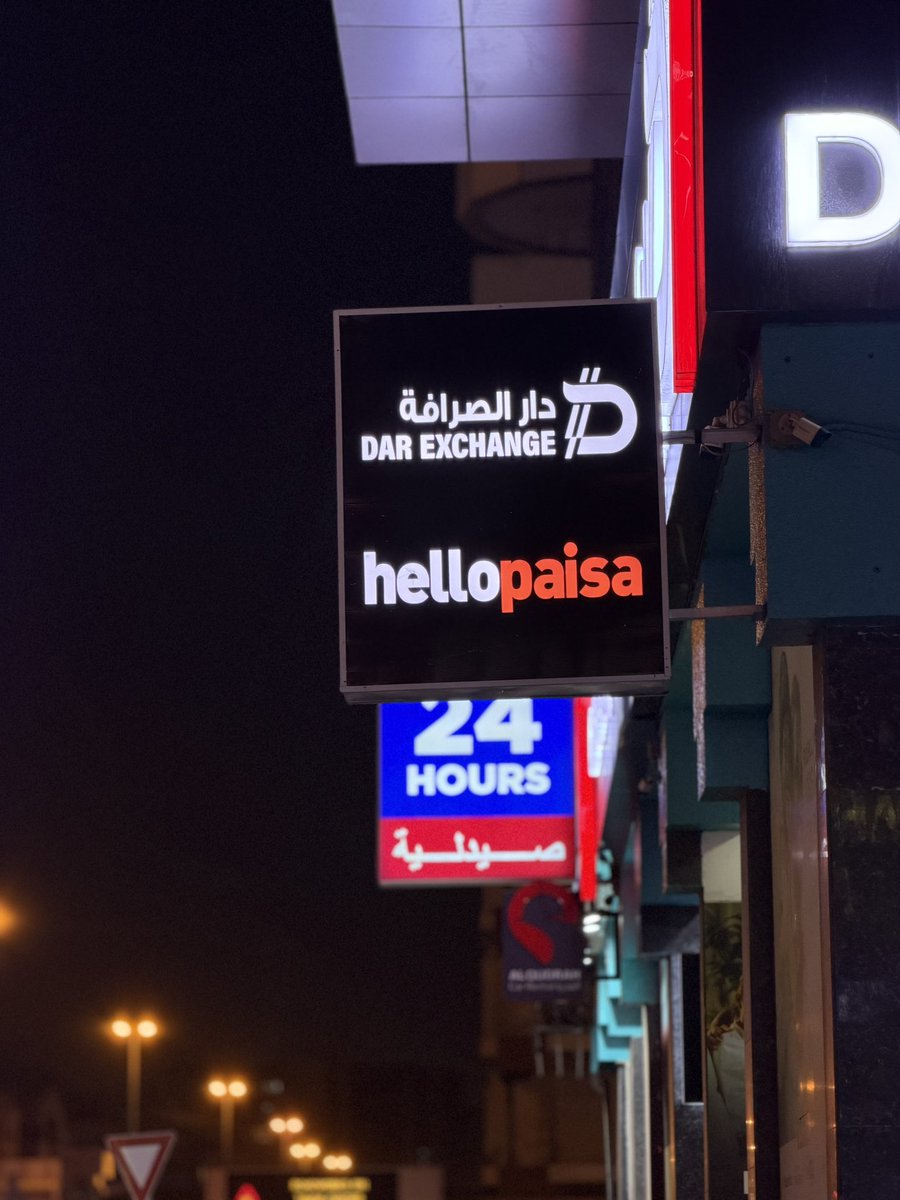 Detached tweet media