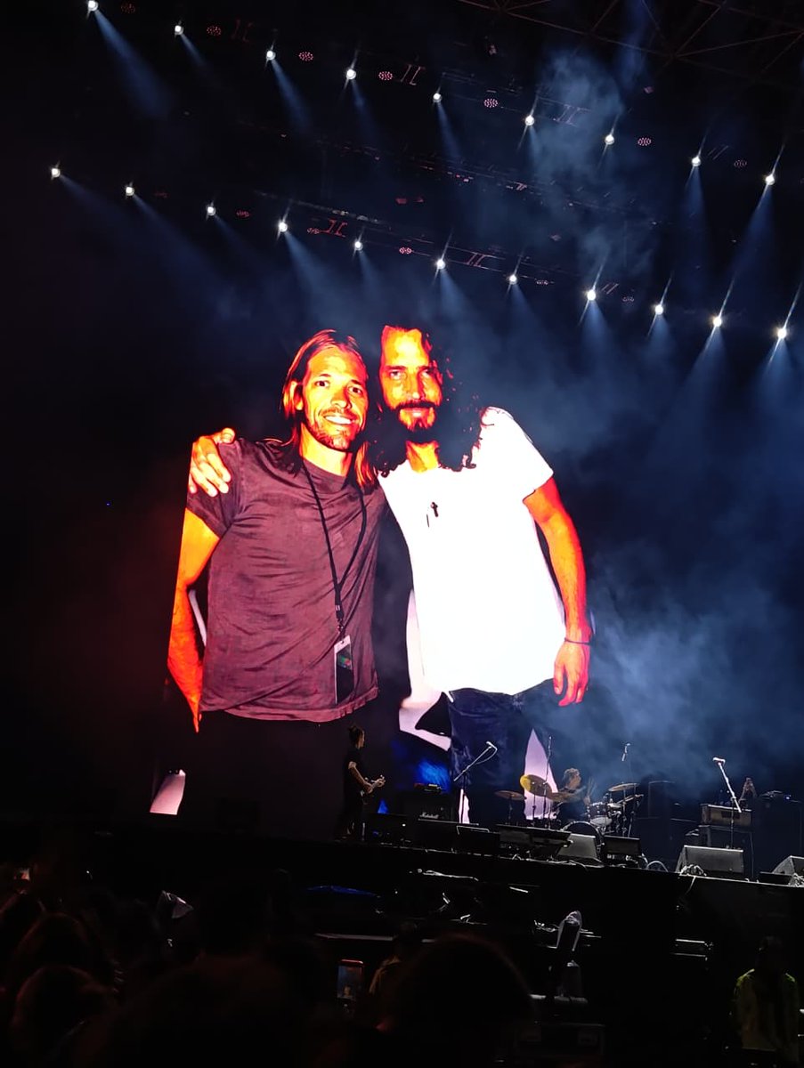 FooFightersCo tweet media