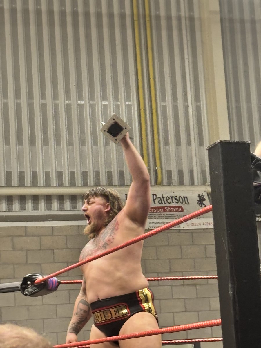 unkownzaro's tweet photo. had a lot of fun seeing the regal rumble from @wrestlezone https://t.co/ijObzxwmDW