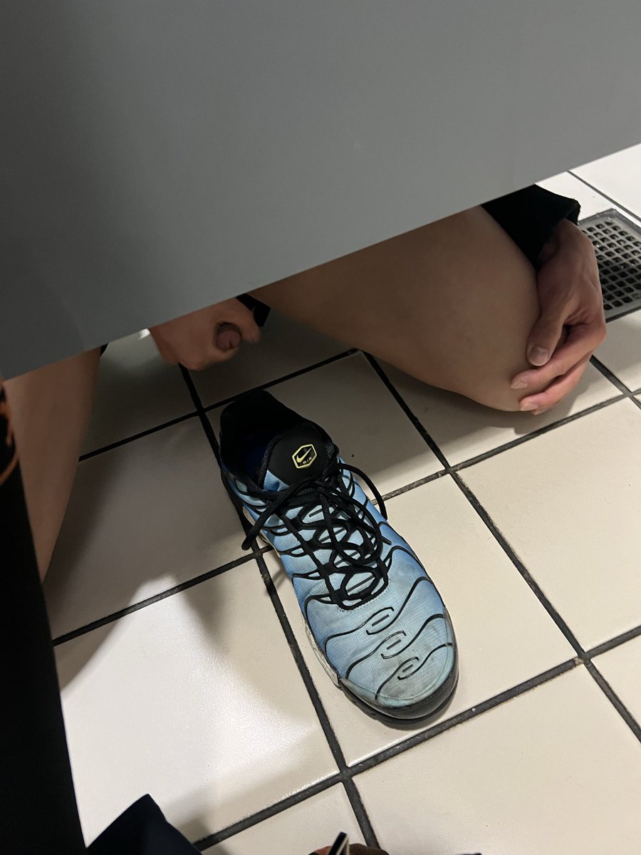 sneaxnsocks tweet media