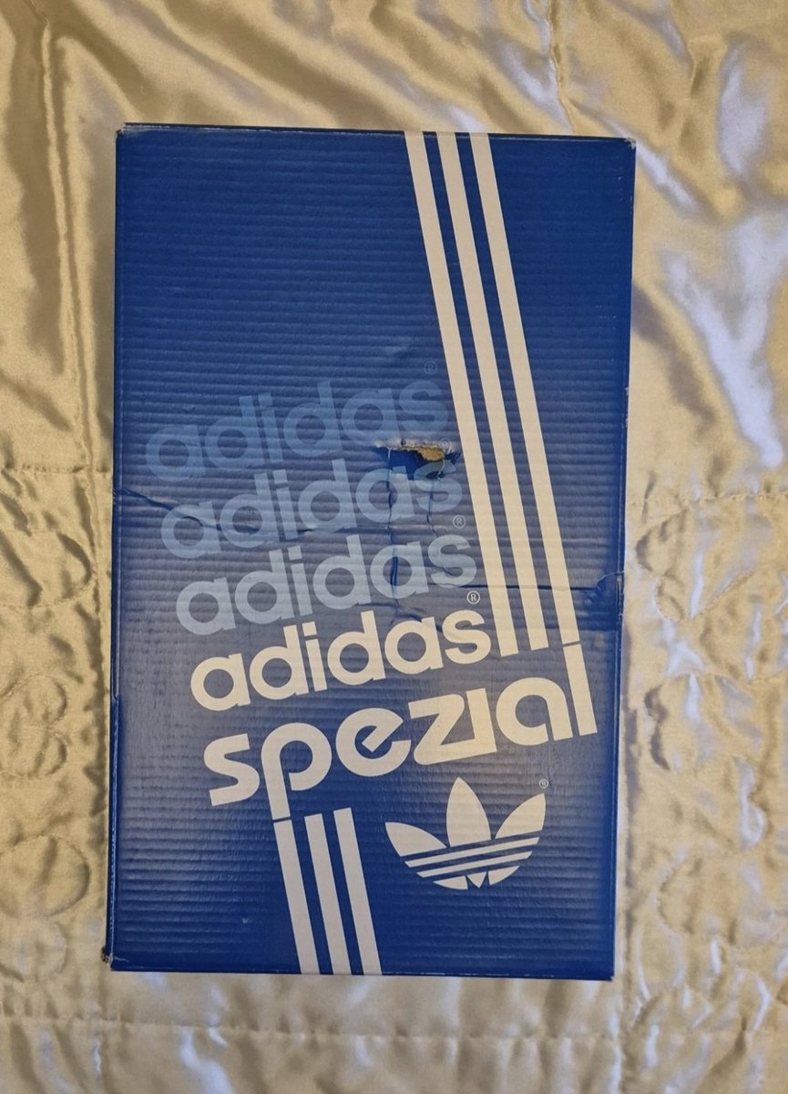 jimmymulcahy's tweet photo. @adiFamily_ @T_C__B_S_T Manchester gt spezial. Size 7.5 like new only tried on. Detagged £160 tyd slight damage to box see pics https://t.co/E8msbQy6JP
