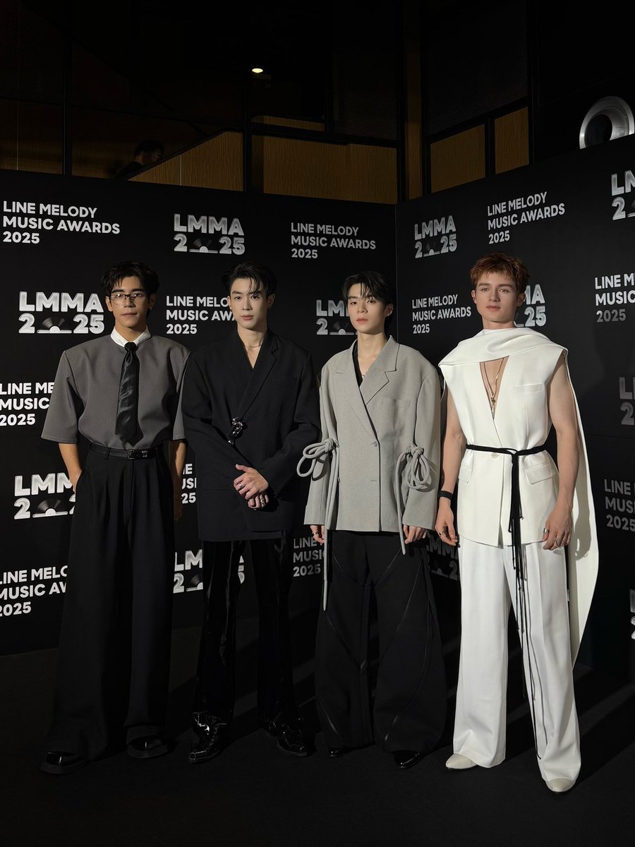 LOOKEPEEP tweet media