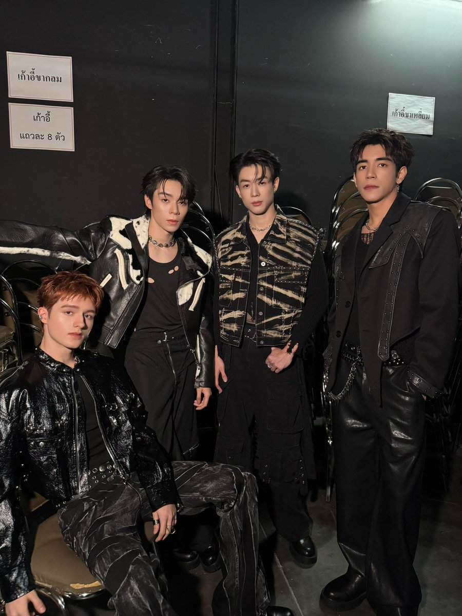 LOOKEPEEP tweet media