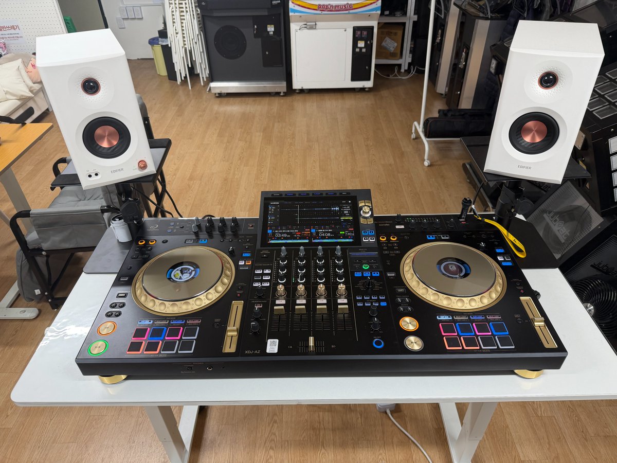 EPHEMERA tweet media