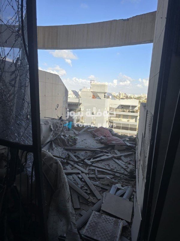 paradoxx15521's tweet photo. 🚨 Iranian fissile missile parts fall directly on a home in Bat Yam.
Great damage reported across central Isr*el.

#BatYam #Israel #IranMissiles #HotelHit #IranWar #WW3 #BreakingNews #MiddleEast #GeoPolitics #WorldNews #IranStrikes #IsraelUnderAttack #MissileFragments #Breaking #GlobalNews #IranPower #IranStrikesBack #AxisOfResistance #IranVsIsrael #MiddleEastWar #IranRetaliation #IranWins #LiveUpdates #WarNews #ConflictZone #CentralIsrael #Truth #Accountability #Breaking