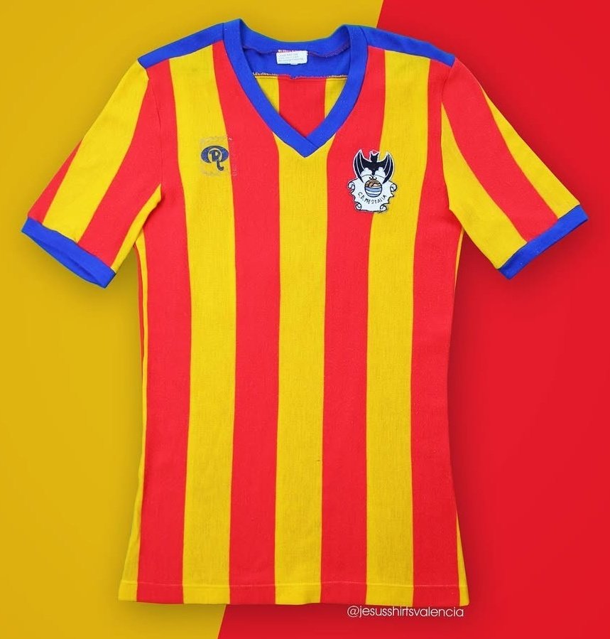 Valencianisme83's tweet photo. 💥BRUTAL la Senyera Ressy del Club Deportivo Mestalla en 1978.
‼️Aquellas segundas equipaciones tenían una personalidad que hoy se echa de menos.
#CDMestalla #ValenciaCF #Senyera #Ressy https://t.co/zBXR5hfLfy