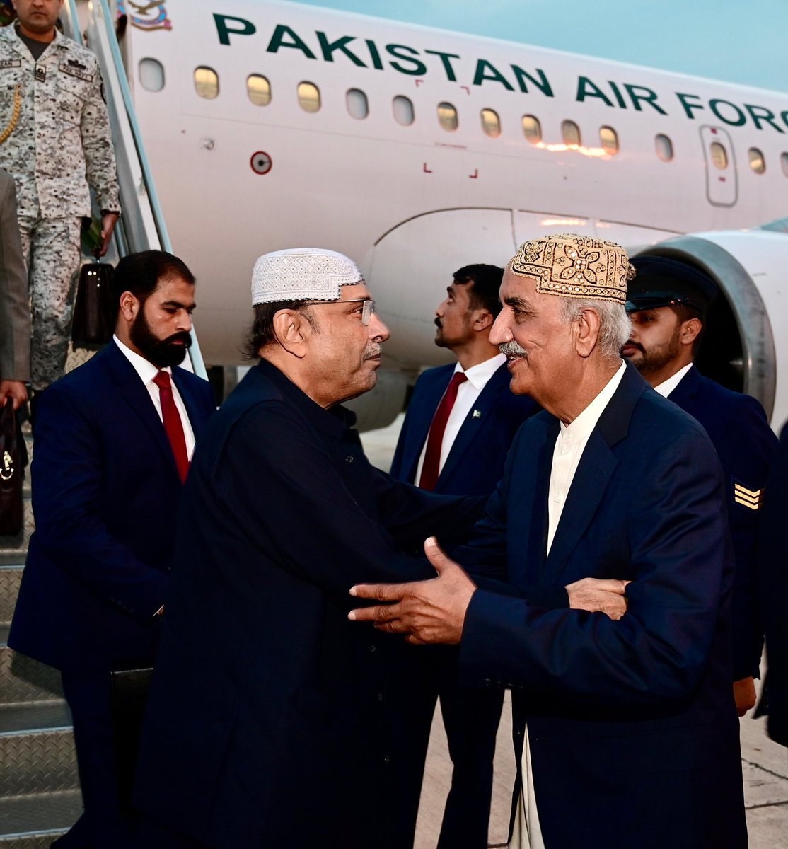 President <a href="/AAliZardari/">AsifAliZardari</a> is received by Senior PPP leader and Member National Assembly, Syed Khurshid Ahmed Shah upon his arrival at Sukkur Airport.