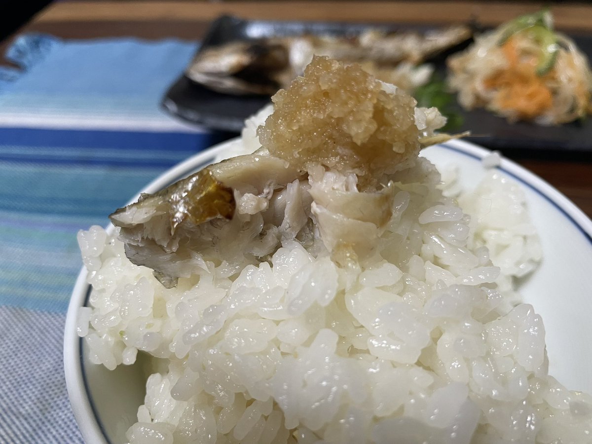 Tomo_Mrk3B01's tweet image. Grilled white croaker with grated Daikon again!😋
This dish really goes well with rice, and of course, I served today’s new prep meals as well. Oh! Natto in the center is a great source of protein. Okay. Let’s eat!
#cookingathome 
#おうちごはん 
#twinglish 
#Twitter家庭料理