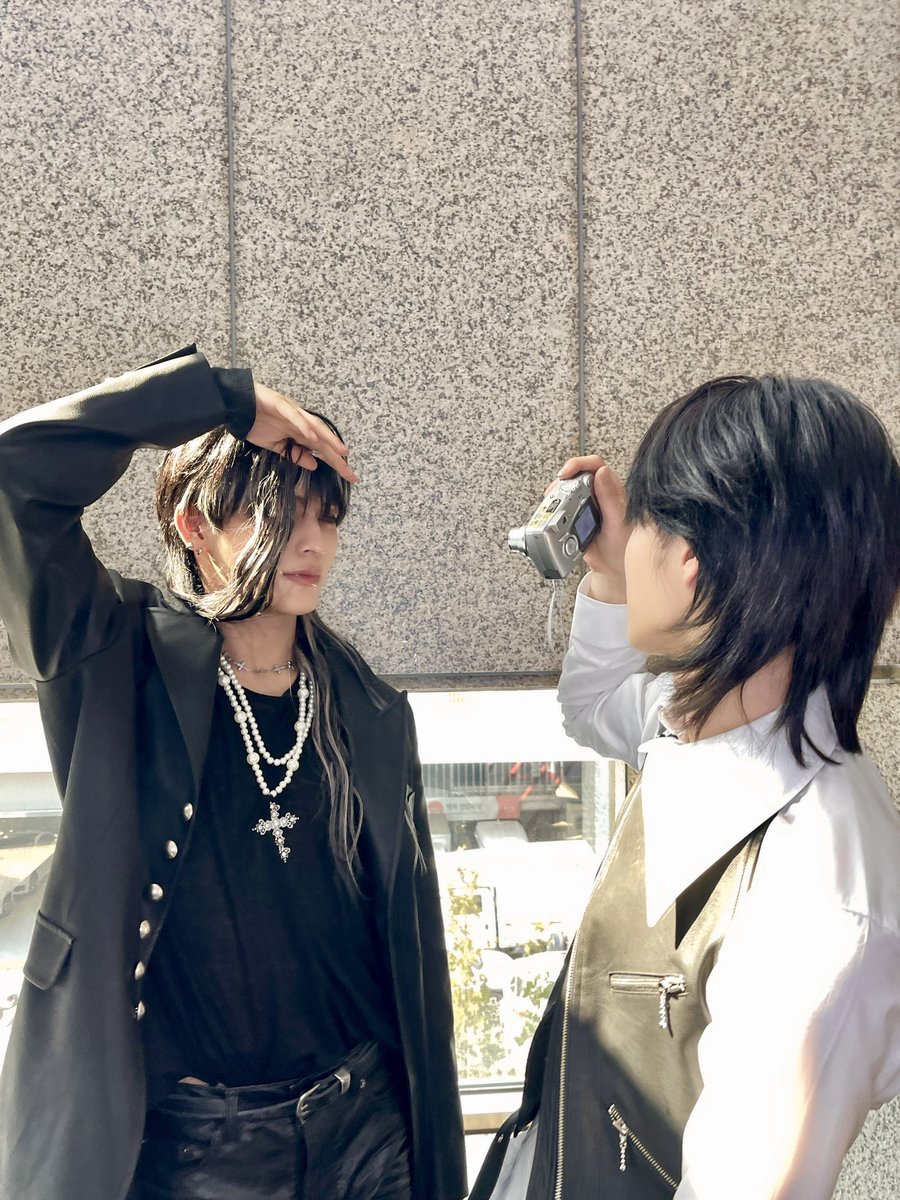 ALL(H)OURS tweet media