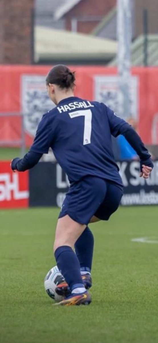 Molly Hassall tweet media