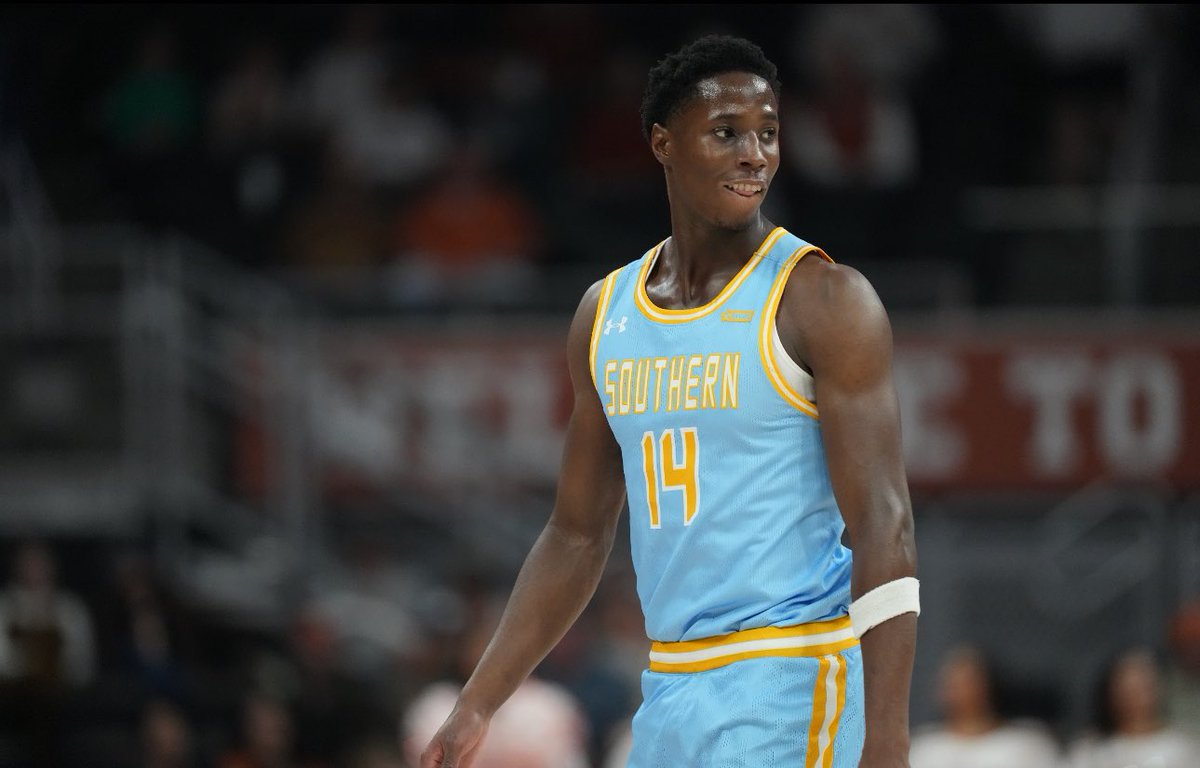 Tobias Bass tweet media