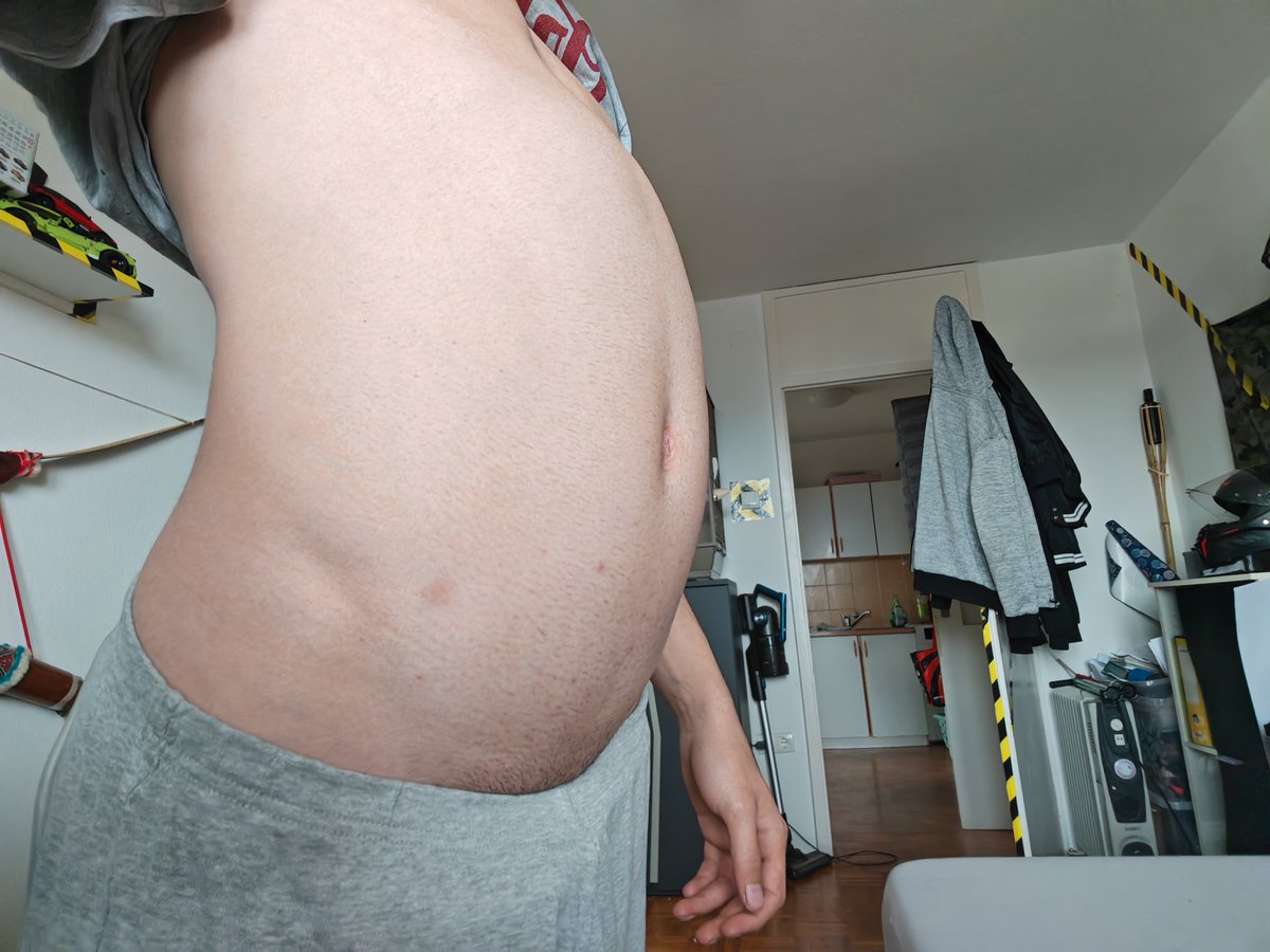 'FlatingFlatboi tweet media