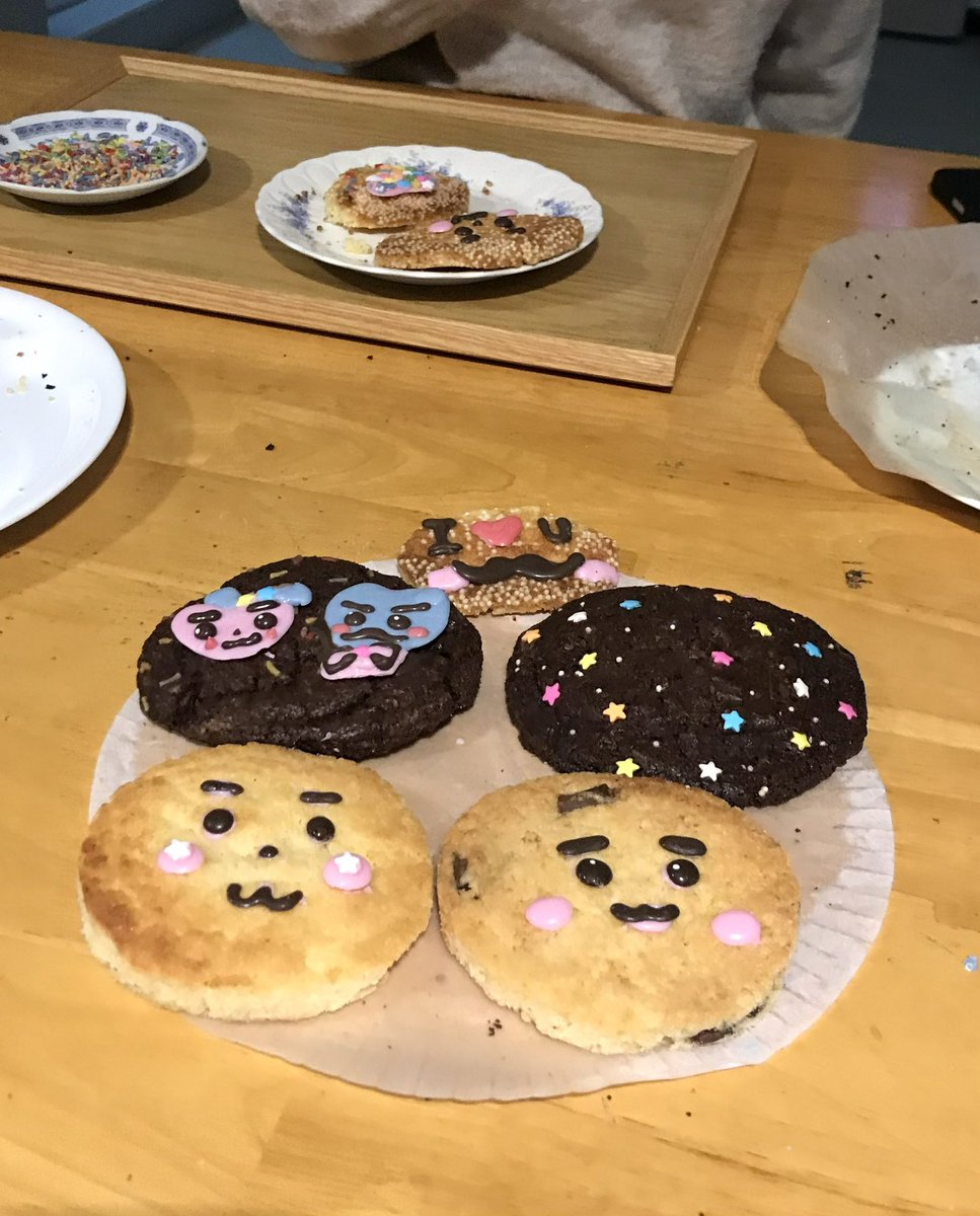 9to1ove's tweet photo. 즐거운 쿠키 만들기 시간 🍪 https://t.co/XUjy1Hct9k