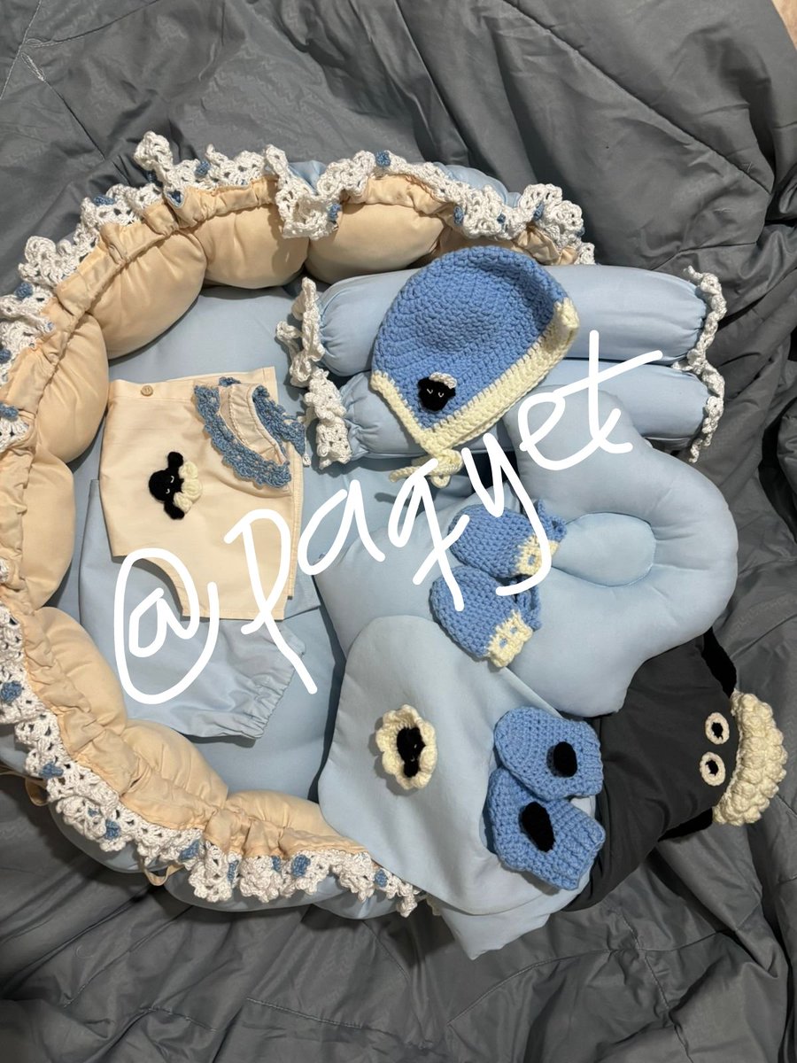ada yg mau beli perlengkapan bayi ga yaa? temanya shaun the sheep, boy or girl bisa pakai(seharusnya) 
handmade, ide sendiri, one and only ga akan ada kembaran, detail rajut nya juga handmade
full set semuamuanya #wts 
atau kalau ada yang tau jual kmn yaa...