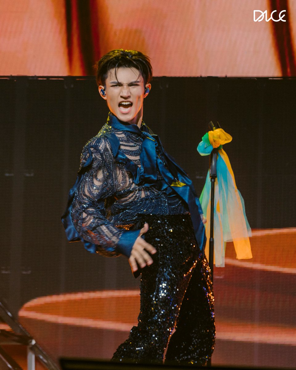 เก็บภาพบรรยากาศบนเวทีมาฝากทุกคนครับ พวกเราตั้งใจกันมาก ๆ เพื่อให้ทุกคนได้เห็นเวอร์ชันที่ดีที่สุด ขอบคุณที่คอยซัปพอร์ตพวกเรานะครับ😍 (1/5)

#MINthanakrit | #FRAMEtanannat

#DICEใหญ่แล้วสิเฮ็ดหยังก็ไดซ์ 
#DICE_SONRAY