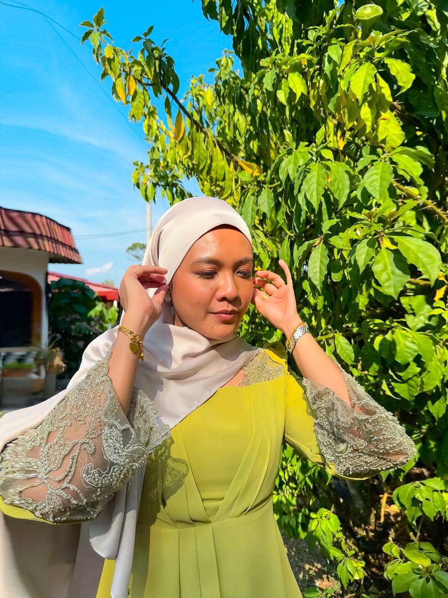 lunajems's tweet photo. Selamat Hari Lebaran - Day 2 versi Hijabister Shawl tak kemas.. https://t.co/hGbo4usAYg