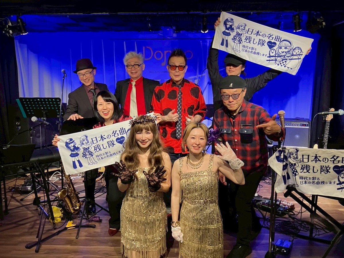 kanadebiyori_'s tweet photo. 本日【日本の名曲残し隊】ワンマンライブでした🎤
久々にミキちゃん・スーちゃん召喚！✨
移動が大変で「電車空いててくれ〜！」と心から祈りました…💦
手作りうちわにサイリウムの応援、また心のこもった差し入れなど、本当にありがとうございました
次回11/14㈯の予定です✨ https://t.co/RbhYJPaOhs