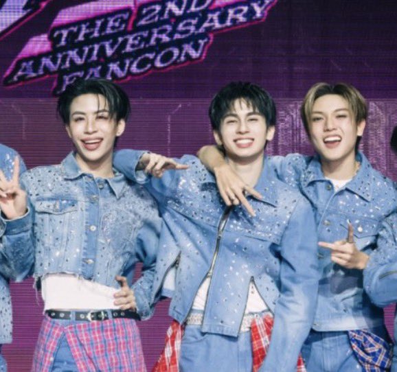 ก็ดูเป็นเจย์อาโปกับไอ้เหลือกอยู่จริง