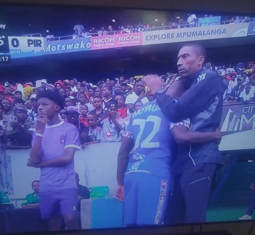 ®️ E L E tweet media