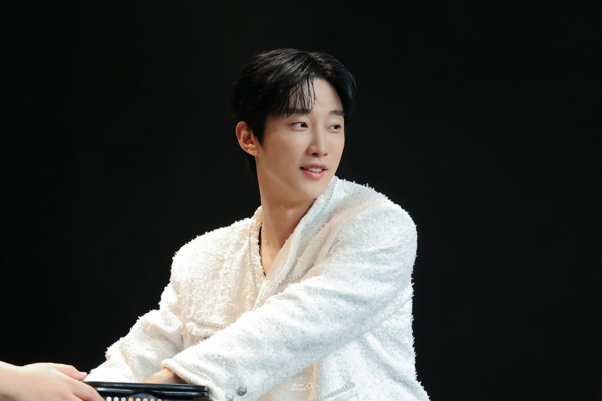 소중한 나의 빛,진영🌟 tweet media
