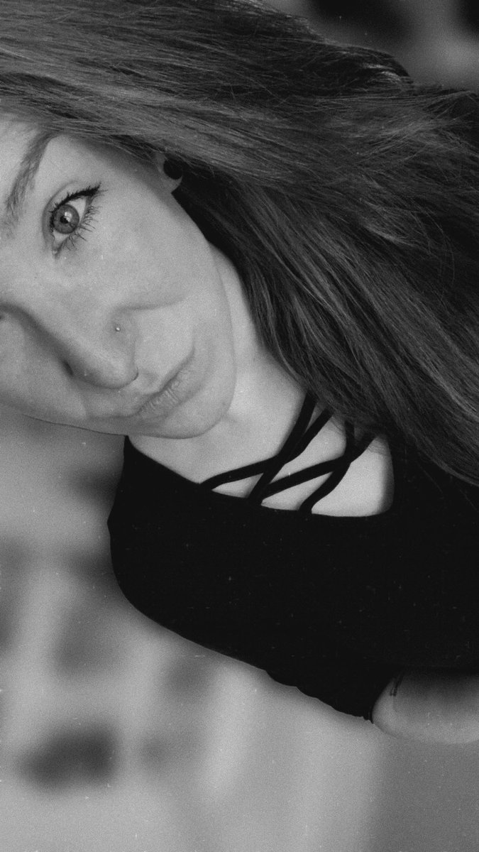 Gl1tzer_in_red💋 tweet media