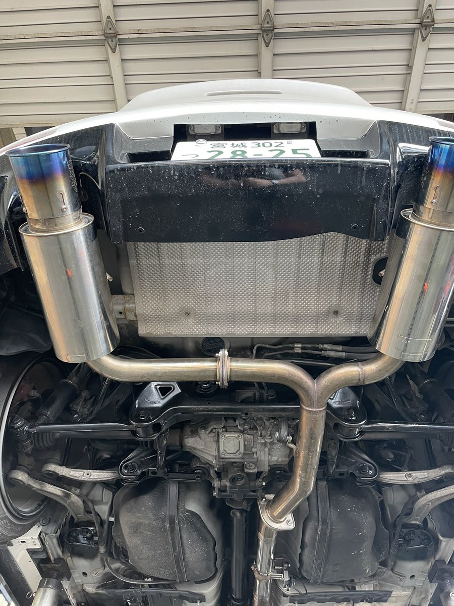 CNGyoppiysab's tweet photo. エボ10用ワンオフマフラー引き取り12万
電動消音バルブ付き
EXAS EVO Tuneベース
片側外して穴塞げば1本出しにもできるよ！
火も吹いてたよ！ https://t.co/HPJJSk5JcL