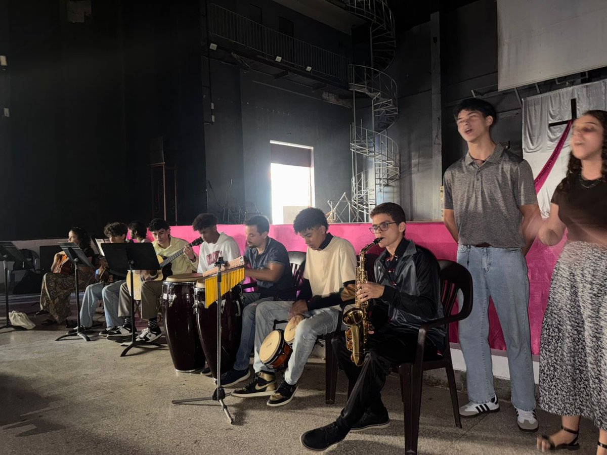 davidholamigente tweet media