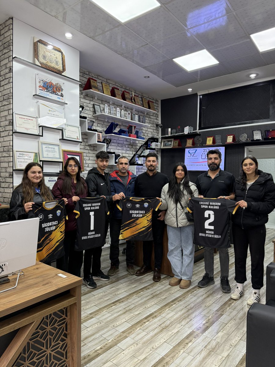 bozan_ustu's tweet photo. Ergani Makam Spor Kadın Ragbi takımına forma göğüs sponsoru olmaktan gurur duyuyoruz.
Kadınların dokunduğu her alan gibi sahada da fark yaratacaklarına inanıyor, şampiyonluk yolunda başarılar diliyoruz.

Maddi ve manevi desteğimiz her zaman devam edecek.

Zülküf Üstü Sigorta Aracılık Hizmetleri - Sigortacı Zülküf 
@erganikaymakam @Ergani_Bel