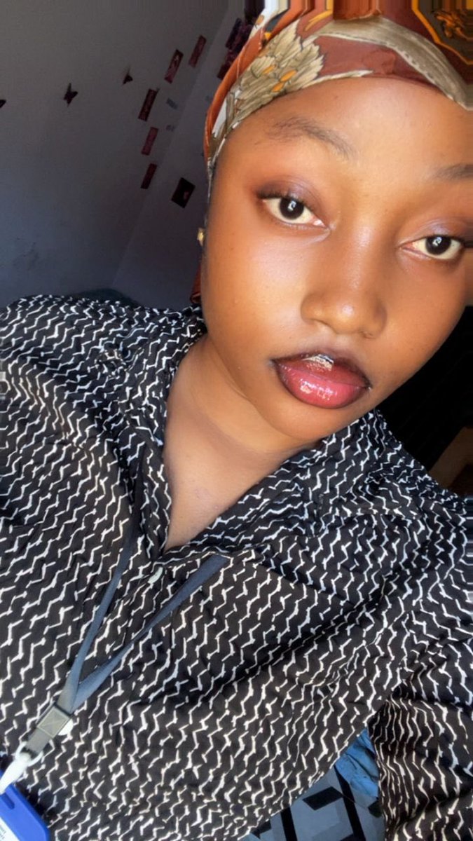 Simi🌸 tweet media