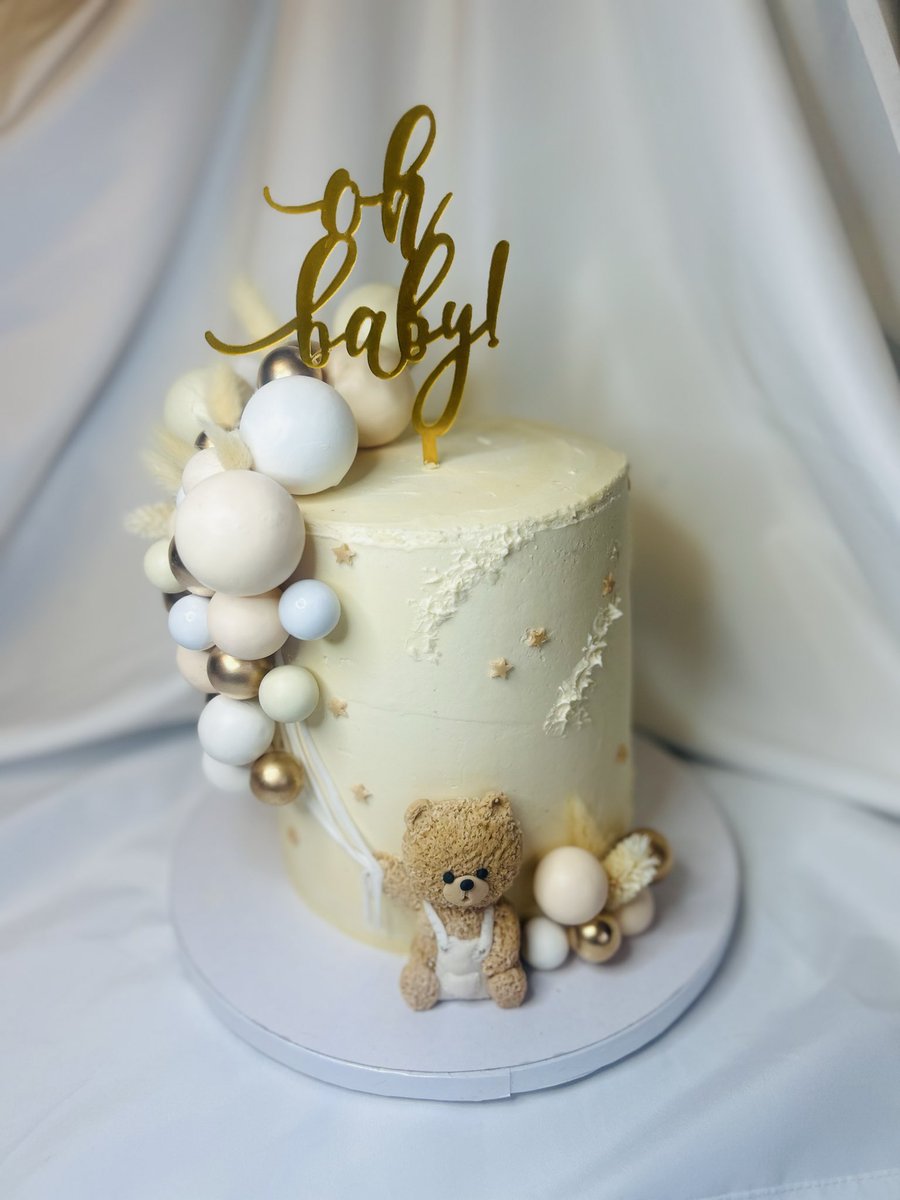 lyssylouscakery's tweet image. Baby shower cake 🍰 #baker #cakes #orderfromme #baking #ohbaby #babyshower #support