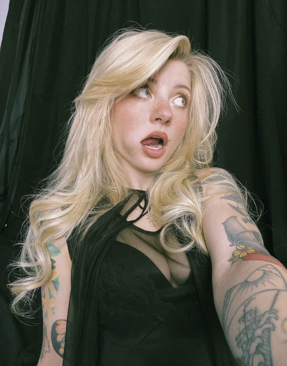 Oceanna Abernathy 🩸🧛🏻♀️ tweet media