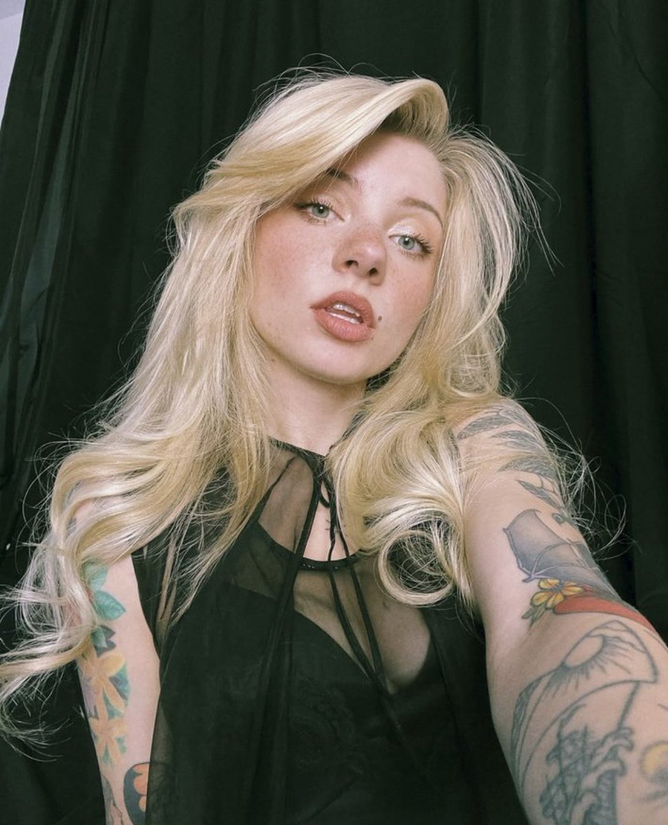 Oceanna Abernathy 🩸🧛🏻♀️ tweet media