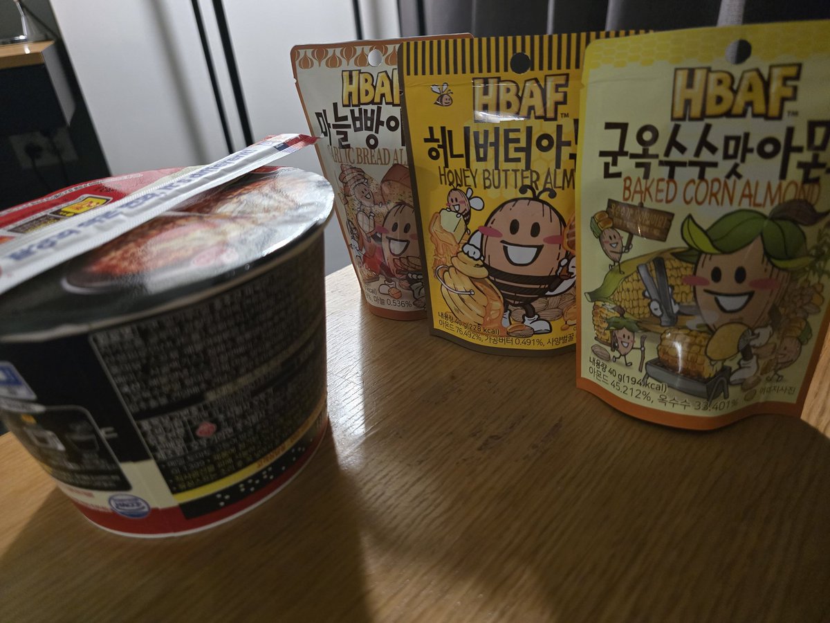 ととろ tweet media