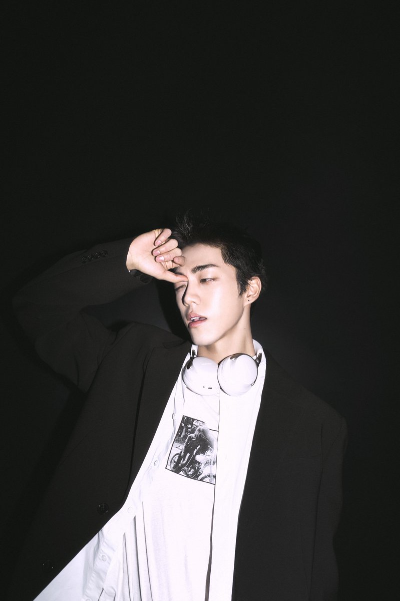 MODYSSEY (모디세이) THE 1ST SINGLE ALBUM
𝟏.𝐆𝐨𝐭 𝐇𝐨𝐨𝐤𝐞𝐝: 𝐀𝐧 𝐀𝐝𝐝𝐢𝐜𝐭𝐢𝐯𝐞 𝐒𝐲𝐦𝐩𝐡𝐨𝐧𝐲

𝗖𝗢𝗡𝗖𝗘𝗣𝗧 𝗣𝗛𝗢𝗧𝗢 𝟭

#ROWAN #로완

➤ 2026.04.13 6PM (KST)

#MODYSSEY #모디세이
#GotHooked #AddictiveSymphony