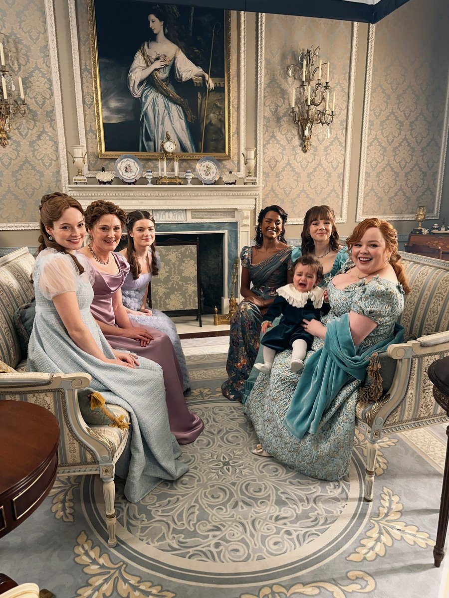 iRis 🐝 👸🏾🤴🏻 tweet media