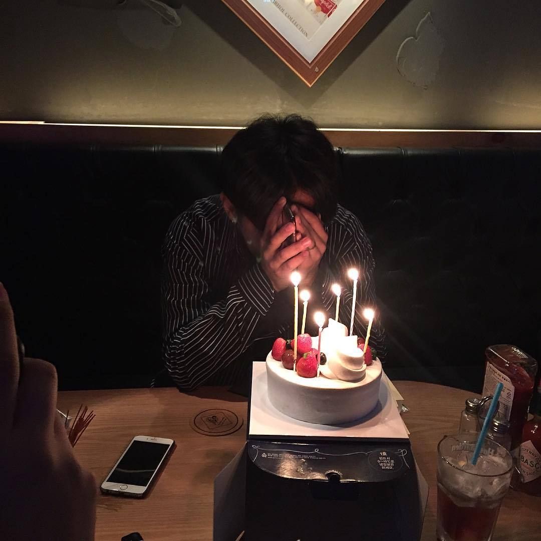 4wheelerr's tweet photo. celebrating will's birthday!! i love him💙 https://t.co/jJc0jXCx1g