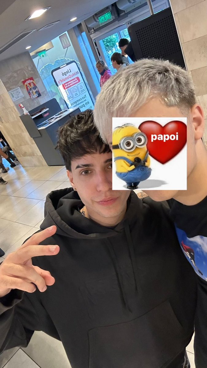 Curtyzgodd tweet media