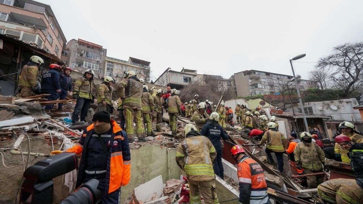 benguturktv's tweet image. 📍 İstanbul Valiliği duyurdu: Fatih’teki enkazdan 10 kişi çıkarıldı!
@TC_istanbul 
benguturk.com/gundem/istanbu…
#fatih #patlama #SONDAKİKA