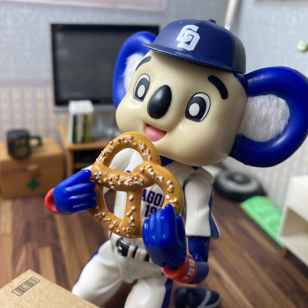 中日勝利でドアラにごはんbot tweet media