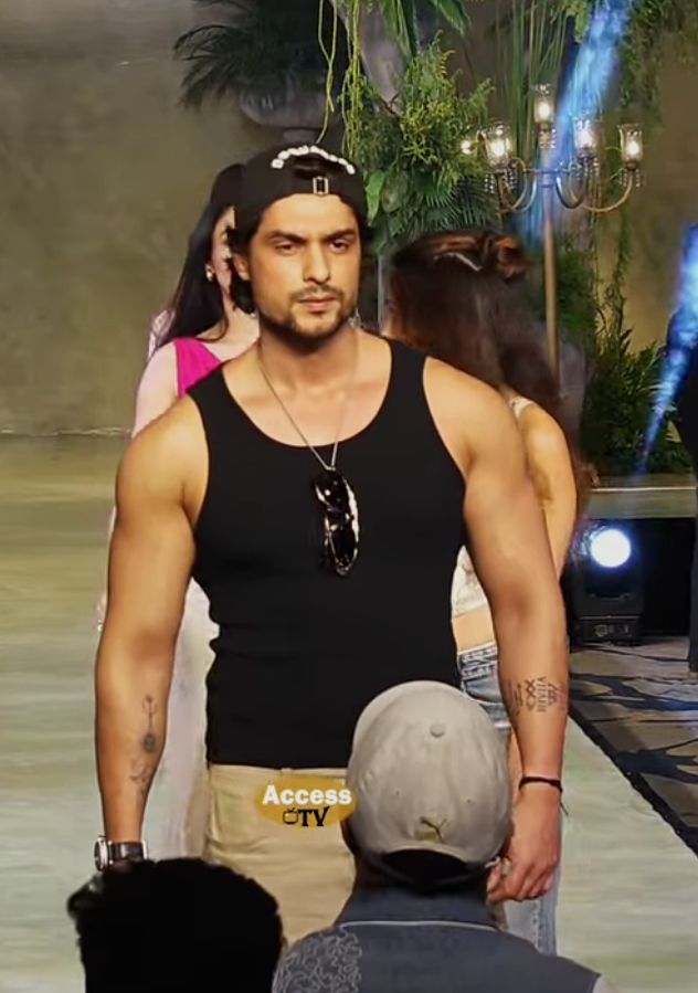 Ankit rehearsing before the ramp walk 😍🩷
#ankitgupta
