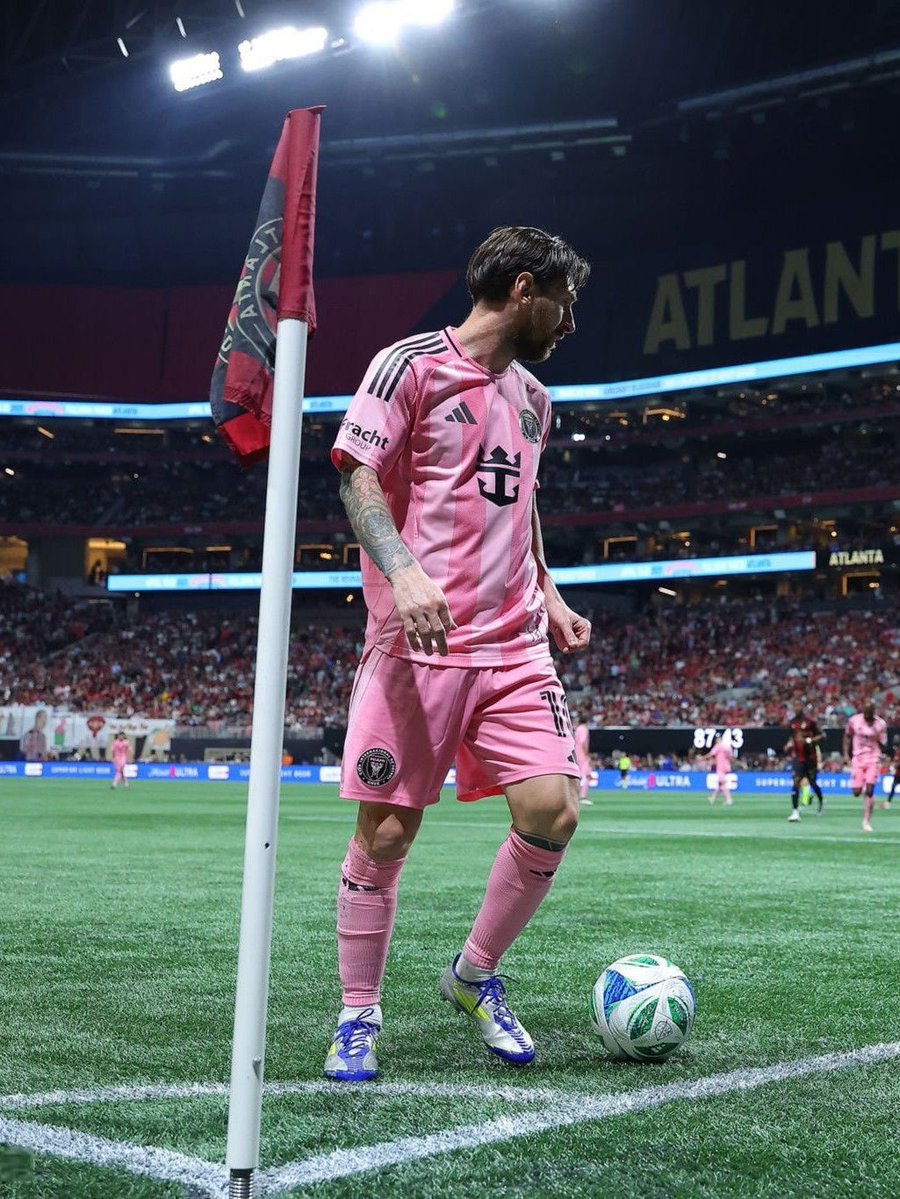 LM10GOAT 🐐 tweet media